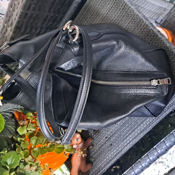COACH HALLIE Black Leather Shoulder Bag with Gourgous SILVER HARDWARE EXCELLENT - Picture 4 of 11